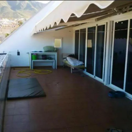 Sea View Oasis: Modern With Pool
