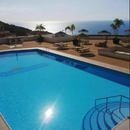 Sea View Oasis: Modern With Pool Apartment